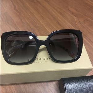 Im selling Burberry sunglasses brand new